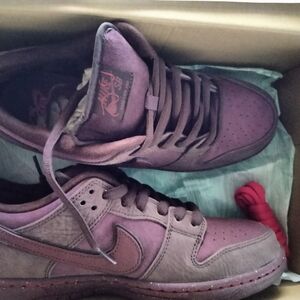 NWT Nike  Dunk Low Premium SB 'City of Love Collection  Burgundy 9.5